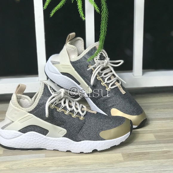 NWT Nike Air Huarache Run Ultra SE LT OREWOOD WMNS - Picture 2 of 8